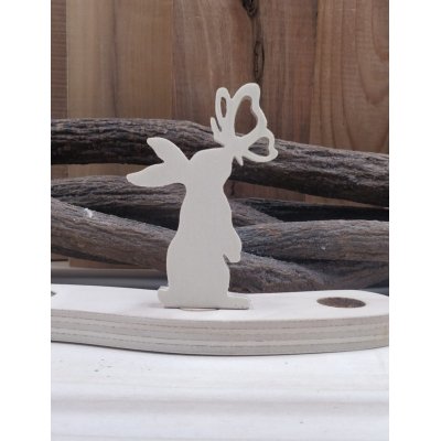 Steker konijn met vlinder