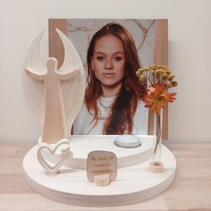 Gedenktafeltje of altaartje om je geliefde te herinneren Gedenktafeltje of altaartje om je geliefde te herinneren