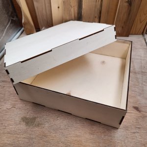 Houten bewaardoos, 30 cm breed, 8 cm hoog, inclusief deksel Houten bewaardoos, 30 cm breed, 8 cm hoog, inclusief deksel
