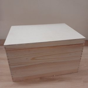 Mooie houten kist, twee maten Mooie houten kist, twee maten