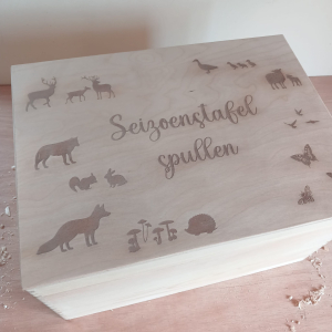 Houten bewaarkist voor seizoenstafel-spullen Houten bewaarkist voor seizoenstafel-spullen
