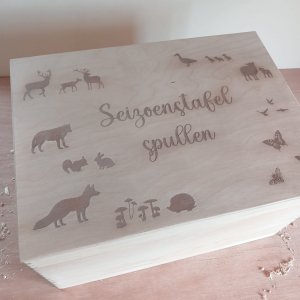 Houten bewaarkist voor seizoenstafel-spullen Houten bewaarkist voor seizoenstafel-spullen